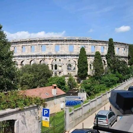Colloseum View From The Apartment Pula Extérieur photo